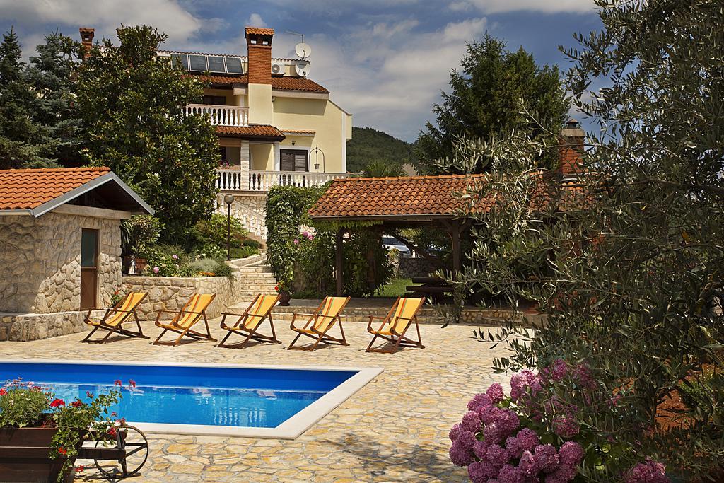 Apartments Petricic With Swimming Pool Ičići Dış mekan fotoğraf