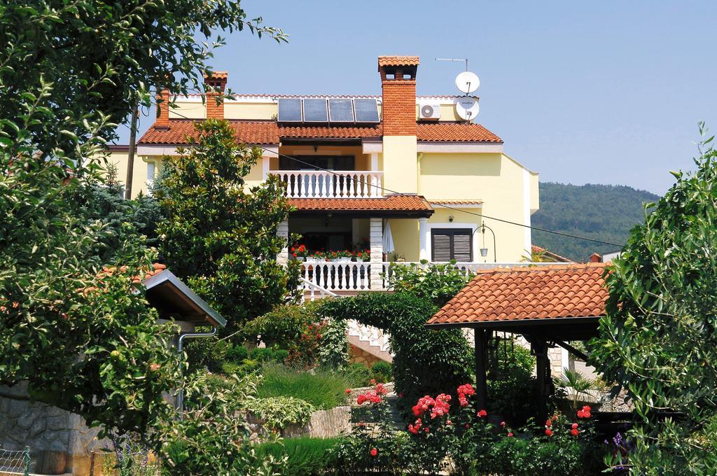 Apartments Petricic With Swimming Pool Ičići Dış mekan fotoğraf