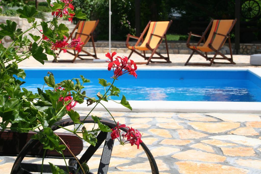 Apartments Petricic With Swimming Pool Ičići Dış mekan fotoğraf