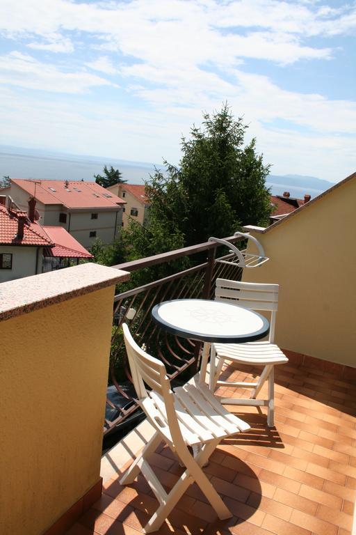 Apartments Petricic With Swimming Pool Ičići Dış mekan fotoğraf