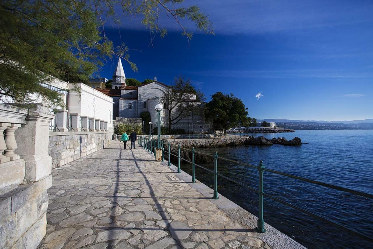 Apartments Petricic With Swimming Pool Ičići Dış mekan fotoğraf